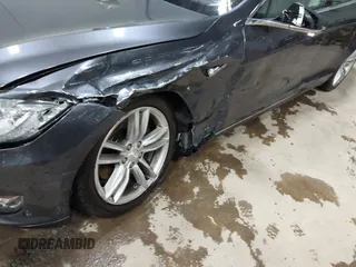 2014 Tesla Model S 60 with VIN 5YJSA1H16EFP52853, listed as a IAAI auction lot 41941989 with 132,038 mi miles and . Bid and sale history available at DreamBid. Image 6.