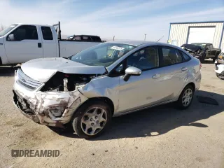 2013 Ford Fiesta SE z VIN 3FADP4BJ8DM183585, wystawiony jako Copart lot #44240375 z przebiegiem 74 961 mil mil oraz Szkoda całkowita • Salvage title. Historia ofert i sprzedaży dostępna na DreamBid. Obrazek 1.