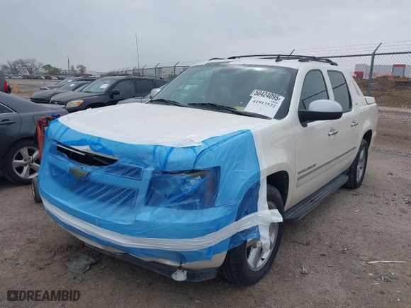 2012 Chevrolet Avalanche LTZ with VIN 3GNMCGE04CG103276, listed as a IAAI auction lot 41913522 with 139,633 mi miles. Bid and sale history available at carsss.com. Image 17.