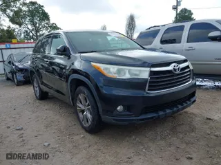 2014 Toyota Highlander XLE with VIN 5TDKKRFH9ES021924, listed as a IAAI auction lot 41826858 with 302,407 mi miles. Bid and sale history available at carsss.com. Image 1.