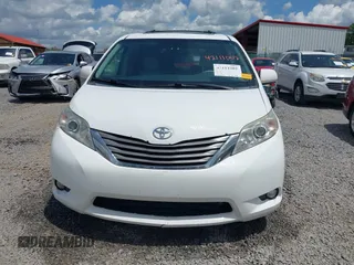 2011 Toyota Sienna XLE AAS z VIN 5TDYK3DC6BS172939, wystawiony jako IAAI lot #42111002 z przebiegiem 172 160 mil mil oraz . Historia ofert i sprzedaży dostępna na DreamBid. Obrazek 13.