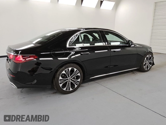 2025 Mercedes-Benz E 350 with VIN W1KLF4HB5SA134109, listed as a Copart auction lot 56200205 with 3,624 mi miles and Clean Title. Bid and sale history available at DreamBid. Image 3.