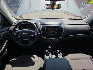 2020 Chevrolet Traverse LS z VIN 1GNERFKW1LJ219345, wystawiony jako Copart lot #56702425 z przebiegiem 43 927 mil mil oraz Szkoda całkowita • Salvage title. Historia ofert i sprzedaży dostępna na DreamBid. Obrazek 9.