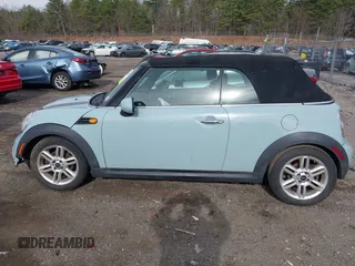 2013 MINI Convertible z VIN WMWZN3C53DT135427, wystawiony jako IAAI lot #41954817 z przebiegiem 57 029 mil mil oraz . Historia ofert i sprzedaży dostępna na DreamBid. Obrazek 15.
