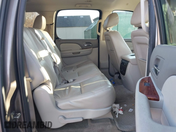 2014 GMC Yukon XL SLT with VIN 1GKS1KE06ER127515, listed as a IAAI auction lot 40990479 with 236,725 mi miles. Bid and sale history available at carsss.com. Image 8.