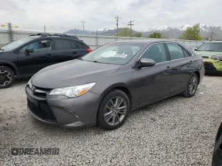 2015 Toyota Camry XLE z VIN 4T1BF1FK7FU967028, wystawiony jako Copart lot #53393105 z przebiegiem Nie podano mil oraz Szkoda całkowita • Salvage title. Historia ofert i sprzedaży dostępna na DreamBid. Obrazek 1.