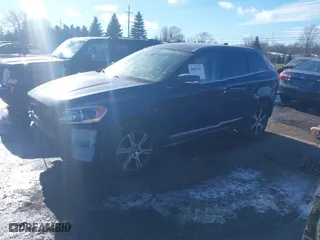 2015 Volvo XC60 T6 Platinum with VIN YV4902RM1F2648904, listed as a IAAI auction lot 40987622 with 80,745 mi miles. Bid and sale history available at carsss.com. Image 2.
