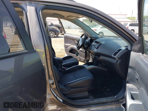 2011 Mitsubishi Outlander SE with VIN JA4AS3AW0BU032083, listed as a IAAI auction lot 42257699 with 160,038 mi miles and . Bid and sale history available at DreamBid. Image 5.