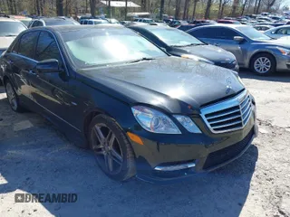 2012 Mercedes-Benz E E 350 Luxury with VIN WDDHF5KB6CA529535, listed as a IAAI auction lot 41821183 with 140,820 mi miles. Bid and sale history available at carsss.com. Image 1.