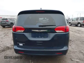 2017 Chrysler Pacifica Touring with VIN 2C4RC1DG3HR592796, listed as a IAAI auction lot 40941158 with 157,291 mi miles and . Bid and sale history available at DreamBid. Image 16.