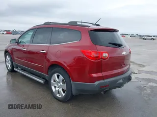 2011 Chevrolet Traverse LTZ z VIN 1GNKRLED6BJ142238, wystawiony jako IAAI lot #42183153 z przebiegiem 149 483 mil mil oraz . Historia ofert i sprzedaży dostępna na DreamBid. Obrazek 3.
