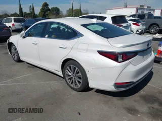 2021 Lexus ES with VIN 58ACA1C13MU005619, listed as a IAAI auction lot 41637656 with 44,165 mi miles. Bid and sale history available at carsss.com. Image 3.