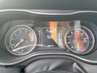 2019 Jeep Cherokee Latitude Plus z VIN 1C4PJMLX0KD372848, wystawiony jako Copart lot #53828285 z przebiegiem 30 007 mil mil oraz Szkoda całkowita • Salvage title. Historia ofert i sprzedaży dostępna na DreamBid. Obrazek 9.