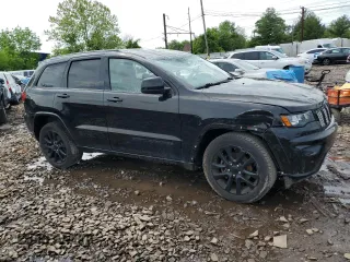 2017 Jeep Grand Cherokee Altitude z VIN 1C4RJFAG4HC863011, wystawiony jako Copart lot #55842965 z przebiegiem Nie podano mil oraz Szkody całkowita. Historia ofert i sprzedaży dostępna na DreamBid. Obrazek 4.