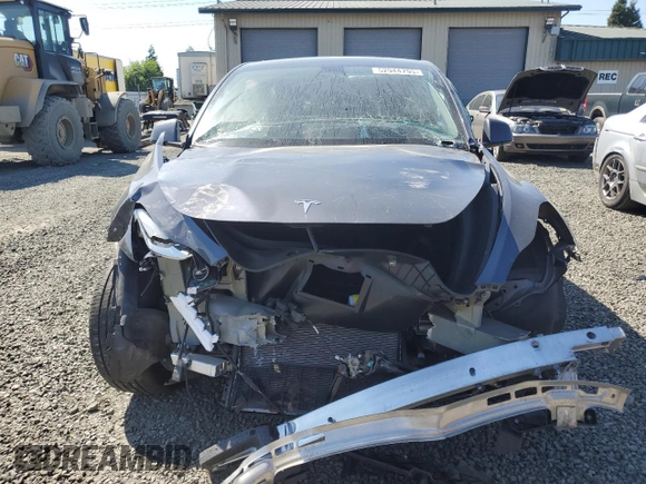 2022 Tesla Model Y Long Range z VIN 7SAYGDEE5NF367885, wystawiony jako Copart lot #52944795 z przebiegiem Nie podano mil oraz Szkoda całkowita • Salvage title. Historia ofert i sprzedaży dostępna na DreamBid. Obrazek 5.