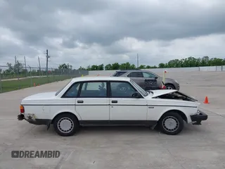 1991 Volvo 240 с VIN YV1AA8844M1437694, выставлен на аукционе IAAI как лот 42171739 с пробегом 230 833 миль миль и . История ставок и продаж доступна на DreamBid. Изображение 13.