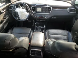 2019 Kia Sorento SX z VIN 5XYPK4A50KG447242, wystawiony jako Copart lot #56553855 z przebiegiem 95 012 mil mil oraz Szkoda całkowita • Salvage title. Historia ofert i sprzedaży dostępna na DreamBid. Obrazek 8.