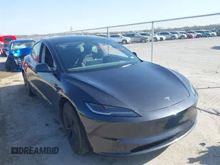 2024 Tesla Model 3 z VIN 5YJ3E1EA7RF721467, wystawiony jako IAAI lot #41857656 z przebiegiem 6197 mil mil oraz . Historia ofert i sprzedaży dostępna na DreamBid. Obrazek 1.