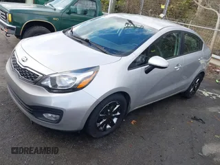 2014 Kia Rio EX z VIN KNADN4A31E6385704, wystawiony jako IAAI lot #41245821 z przebiegiem 130 085 mil mil oraz . Historia ofert i sprzedaży dostępna na DreamBid. Obrazek 2.
