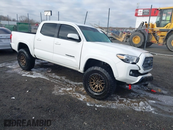 2019 Toyota Tacoma SR z VIN 3TMCZ5AN9KM284092, wystawiony jako IAAI lot #41774851 z przebiegiem 100 031 mil mil oraz . Historia ofert i sprzedaży dostępna na DreamBid. Obrazek 1.