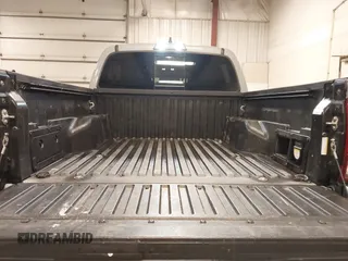 2019 Toyota Tacoma SR z VIN 3TMCZ5AN1KM232360, wystawiony jako IAAI lot #42006355 z przebiegiem 133 909 mil mil oraz . Historia ofert i sprzedaży dostępna na DreamBid. Obrazek 18.
