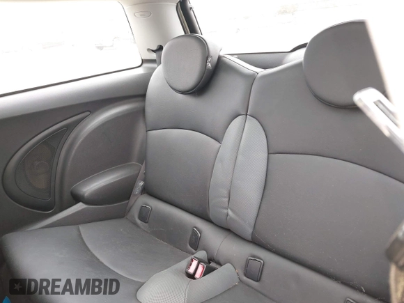 2007 MINI Hardtop S with VIN WMWMF73527TL89861, listed as a IAAI auction lot 41953013 with 111,222 mi miles and . Bid and sale history available at DreamBid. Image 8.