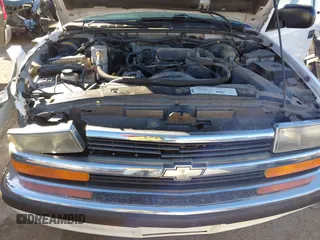 1999 Chevrolet S-10 LS with VIN 1GCCS19XXX8124043, listed as a IAAI auction lot 41730083 with 113,095 mi miles. Bid and sale history available at carsss.com. Image 10.