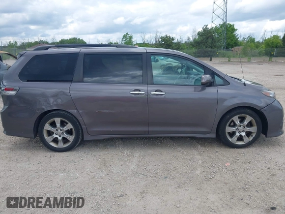 2013 Toyota Sienna SE с VIN 5TDXK3DC4DS362835, выставлен на аукционе IAAI как лот 42471442 с пробегом 122 990 миль миль и . История ставок и продаж доступна на DreamBid. Изображение 13.
