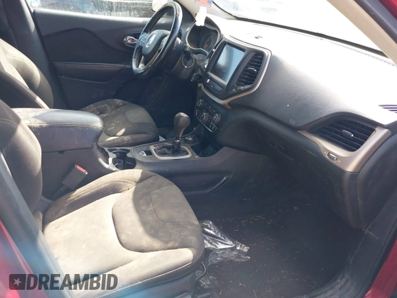 2016 Jeep Cherokee Latitude z VIN 1C4PJMCB6GW335111, wystawiony jako IAAI lot #41993373 z przebiegiem 205 449 mil mil oraz . Historia ofert i sprzedaży dostępna na DreamBid. Obrazek 5.