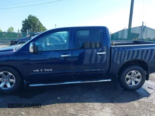 2007 Nissan Titan SE z VIN 1N6BA07B77N214250, wystawiony jako IAAI lot #42142029 z przebiegiem 184 575 mil mil oraz . Historia ofert i sprzedaży dostępna na DreamBid. Obrazek 14.