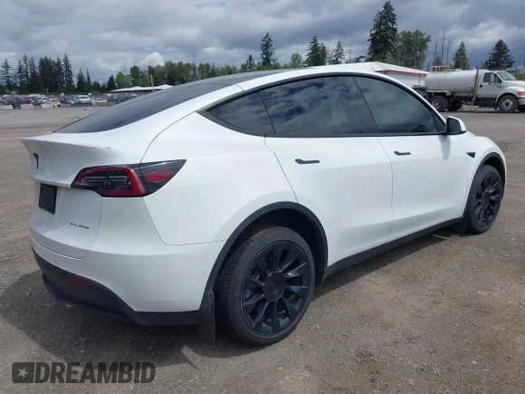 2022 Tesla Model Y Long Range z VIN 7SAYGDEE9NF494901, wystawiony jako IAAI lot #42310520 z przebiegiem 62 515 mil mil oraz . Historia ofert i sprzedaży dostępna na DreamBid. Obrazek 4.