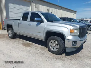 2015 GMC Sierra 1500 SLE z VIN 1GTR1UEC5FZ220950, wystawiony jako IAAI lot #41827865 z przebiegiem 240 563 mil mil oraz . Historia ofert i sprzedaży dostępna na DreamBid. Obrazek 1.
