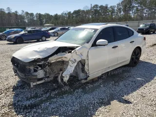 2016 Infiniti Q70 z VIN JN1BY1AP6GM220459, wystawiony jako Copart lot #48928775 z przebiegiem 101 405 mil mil oraz Szkody całkowita. Historia ofert i sprzedaży dostępna na DreamBid. Obrazek 1.