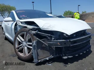 2014 Tesla Model S 60 с VIN 5YJSA1H17EFP40534, выставлен на аукционе IAAI как лот 42346697 с пробегом 203 166 миль миль и . История ставок и продаж доступна на DreamBid. Изображение 6.