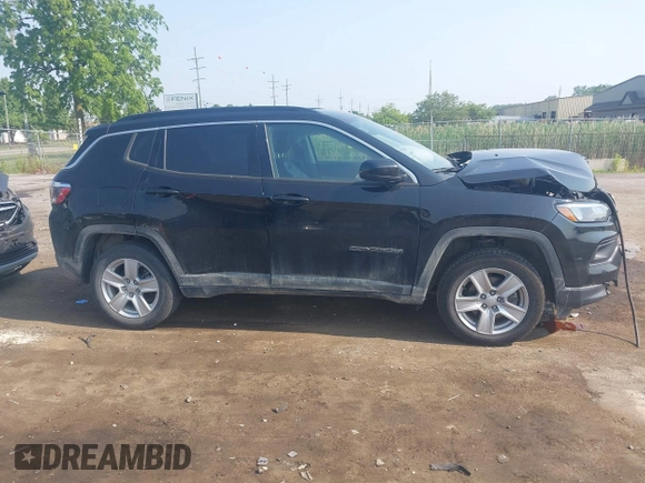 2022 Jeep Compass Latitude z VIN 3C4NJDBB0NT216921, wystawiony jako IAAI lot #42473934 z przebiegiem 41 169 mil mil oraz . Historia ofert i sprzedaży dostępna na DreamBid. Obrazek 13.