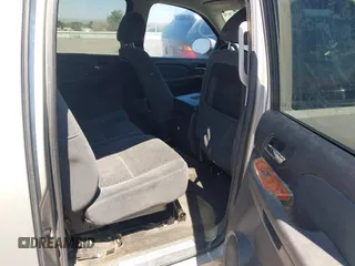2008 Chevrolet Avalanche LS z VIN 3GNEC12J08G298993, wystawiony jako IAAI lot #42447870 z przebiegiem 178 677 mil mil oraz . Historia ofert i sprzedaży dostępna na DreamBid. Obrazek 8.