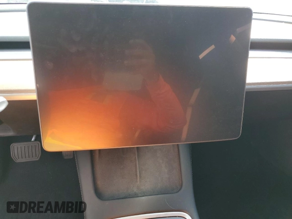 2023 Tesla Model 3 z VIN 5YJ3E1EA3PF501496, wystawiony jako Copart lot #46518735 z przebiegiem Nie podano mil oraz Nie do naprawy • Non repairable. Historia ofert i sprzedaży dostępna na DreamBid. Obrazek 9.