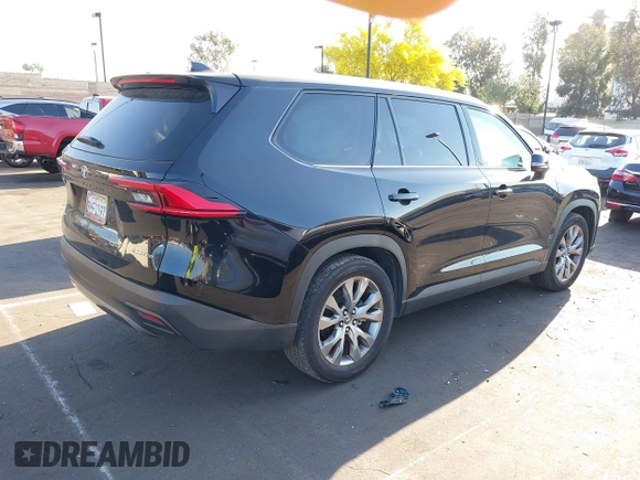 2024 Toyota Highlander XLE z VIN 5TDAAAB52RS003735, wystawiony jako IAAI lot #42373845 z przebiegiem 12 569 mil mil oraz . Historia ofert i sprzedaży dostępna na DreamBid. Obrazek 4.
