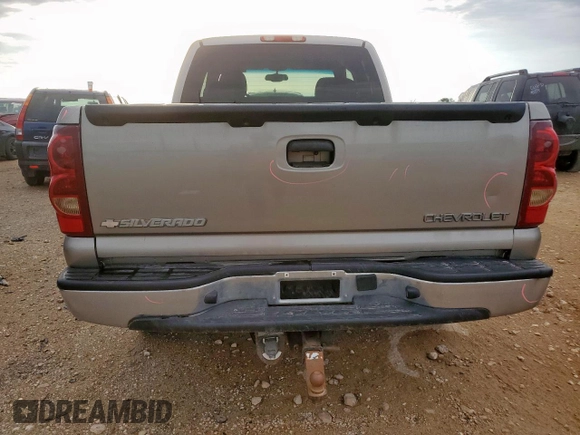 2003 Chevrolet Silverado 1500 LS z VIN 1GCEK19T23E263732, wystawiony jako Copart lot #57798625 z przebiegiem 182 984 mil mil oraz Szkoda całkowita • Salvage title. Historia ofert i sprzedaży dostępna na DreamBid. Obrazek 6.