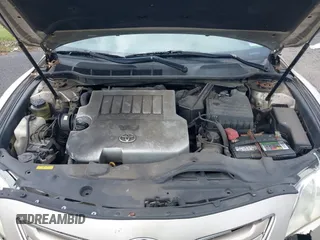 2009 Toyota Camry LE z VIN 4T1BK46KX9U089242, wystawiony jako IAAI lot #42448998 z przebiegiem 252 787 mil mil oraz . Historia ofert i sprzedaży dostępna na DreamBid. Obrazek 10.