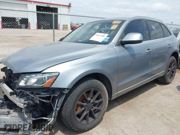 2010 Audi Q5 Premium Plus z VIN WA1LKAFP8AA068330, wystawiony jako IAAI lot #42417289 z przebiegiem 129 880 mil mil oraz . Historia ofert i sprzedaży dostępna na DreamBid. Obrazek 2.
