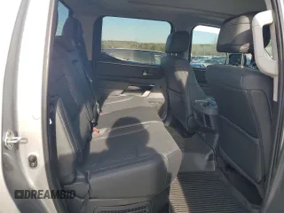 2024 Toyota Tundra Limited Hybrid z VIN 5TFJC5DB7RX074962, wystawiony jako Copart lot #88689145 z przebiegiem 7 853 mil mil oraz Szkoda całkowita • Salvage title. Historia ofert i sprzedaży dostępna na DreamBid. Obrazek 11.