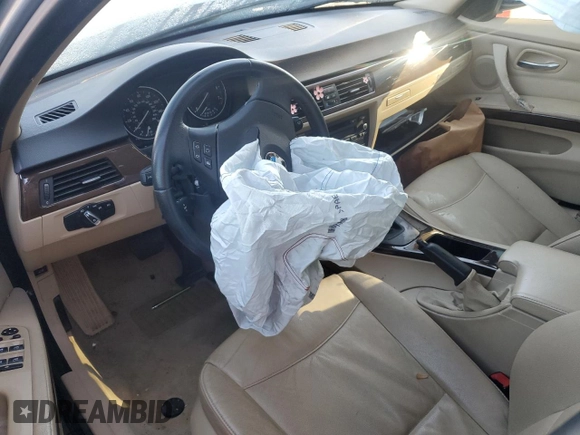 2009 BMW 3 Series 328i z VIN WBAPH775X9NL82214, wystawiony jako Copart lot #50317875 z przebiegiem Nie podano mil oraz Nie do naprawy • Non repairable. Historia ofert i sprzedaży dostępna na DreamBid. Obrazek 8.