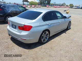 2014 BMW 3 Series 328i z VIN WBA3C1C54EK113086, wystawiony jako IAAI lot #42339836 z przebiegiem 68 259 mil mil oraz . Historia ofert i sprzedaży dostępna na DreamBid. Obrazek 4.