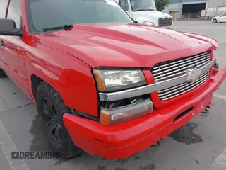 2004 Chevrolet Silverado 1500 Work Truck with VIN 2GCEC19T441162305, listed as a IAAI auction lot 42044275 with 154,971 mi miles. Bid and sale history available at carsss.com. Image 18.