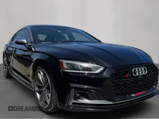 2018 Audi S5 Sportback Prestige z VIN WAUC4CF5XJA099182, wystawiony jako Copart lot #58630825 z przebiegiem 135 844 mil mil oraz Tytuł czysty. Historia ofert i sprzedaży dostępna na DreamBid. Obrazek 1.