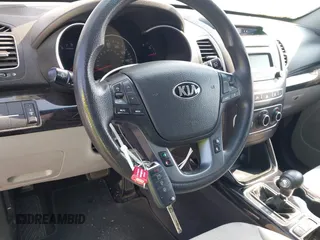 2014 Kia Sorento LX с VIN 5XYKT3A69EG480299, выставлен на аукционе IAAI как лот 42331602 с пробегом 180 580 миль миль и . История ставок и продаж доступна на DreamBid. Изображение 11.