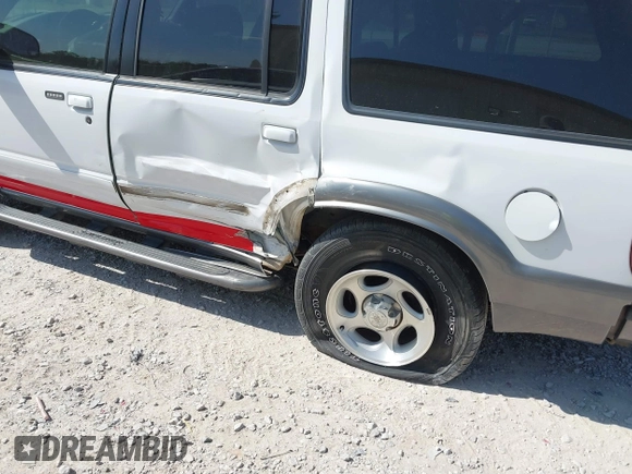 2000 Ford Explorer XLT z VIN 1FMZU83P4YUB84877, wystawiony jako IAAI lot #41719941 z przebiegiem 192 451 mil mil oraz . Historia ofert i sprzedaży dostępna na DreamBid. Obrazek 6.