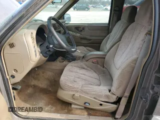 1998 GMC Jimmy SLE with VIN 1GKDT13W3W2555220, listed as a Copart auction lot 42743674 with 207,235 mi miles and Salvage Title. Bid and sale history available at carsss.com. Image 7.