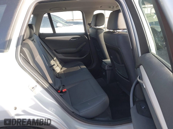 2014 BMW X1 sDrive28i z VIN WBAVM1C51EVW52544, wystawiony jako IAAI lot #41901275 z przebiegiem 117 832 mil mil oraz . Historia ofert i sprzedaży dostępna na DreamBid. Obrazek 8.